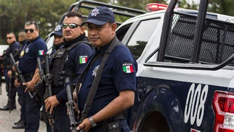 В Мексике неизвестные расстреляли 18 человек включая мэра города ᐈ