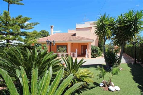 Erhalten sie immer die neuesten angebote. Villa in Montserrat Valencia | Immobilien angebote, Villa ...
