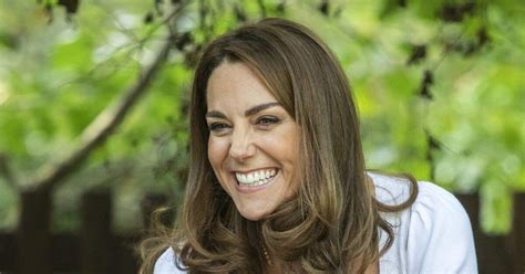 — un nuovo anno è come un libro bianco: Kate Middleton: la collana tenera e etica in omaggio ai ...