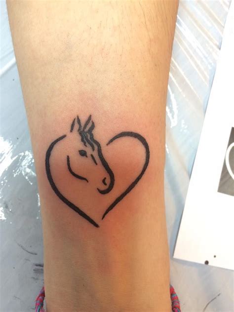 Pin By Betta Gerosa On Make A Tattoo Horse Shoe Tattoo Cowgirl