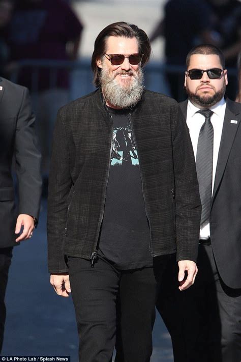 Jim Carrey Shows Off Very Bushy Grey Beard At Jimmy Kimmel Jim Carrey Grey Beards Beard