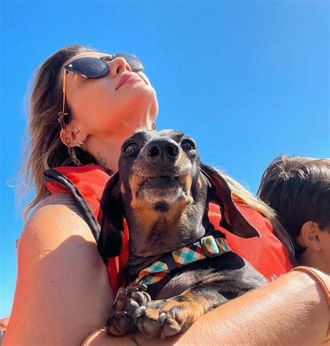 Kelly Key Compartilha Momento Fofo Com Seu Cachorro Marrento Em Suas