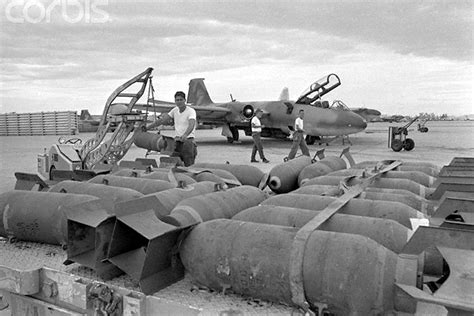 Da Nang 1967 Us Troops Check Weapons Stocks At Da Nang Airforce Base
