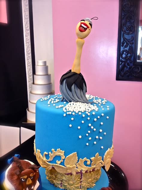 Straordinaria anteprima del musical la bella e la bestia in scena da ottobre a roma al teatro brancaccio dopo un successo straordinario e ben otto mesi di programmazione. Cake Designer: Torta la bella e la bestia