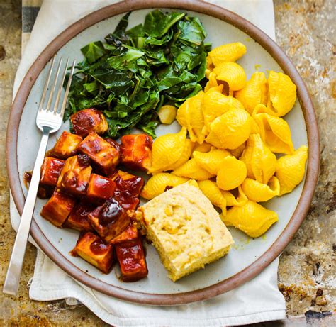 Christmas dinner wouldn't be complete without a feathery, soft bread roll or other carby side. Soul Food Southern Christmas Dinner Ideas : Soul Food Power Bowls Bhm Virtual Potluck Dash Of ...