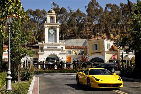 Neighborhood Spotlight Calabasas Is A Perk Filled Haven That Gives