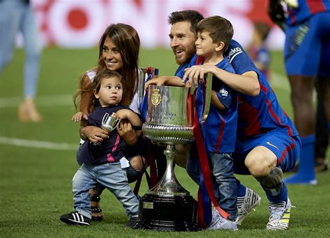Lionel messi, 33, from argentina fc barcelona, since 2005 right winger market value: Gastenlijst Messi's bruiloft bestaat uit meer dan 250 ...