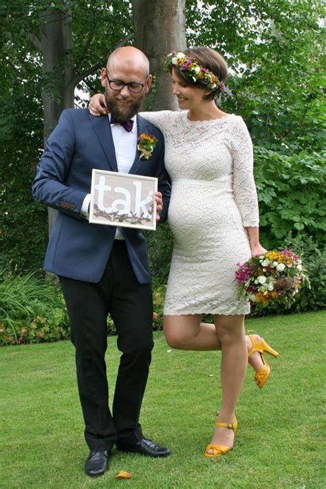 So lassen sich die kosten für das kleid reduzieren und das budget eurer hochzeit etwas schonen. 1001 + Ideen für moderne Brautkleider für Schwangere ...