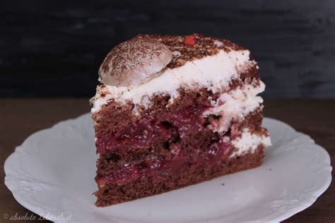 In der vorweihnachtszeit werden rezepte für weihnachtsgebäck ausprobiert und an den adventswochenenden leckere weihnachtskekse gebacken. Weihnachtliche Lebkuchen-Kirschtorte backen | Rezepte für ...