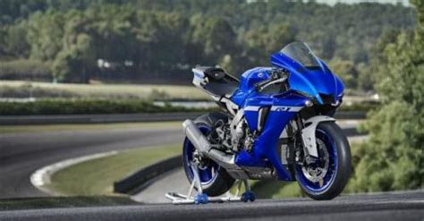 The yamaha yzf r1 is a legendary name in the fraternity of sportsbikes. Yamaha YZF R1M Price in India, Mileage, Specifications ...