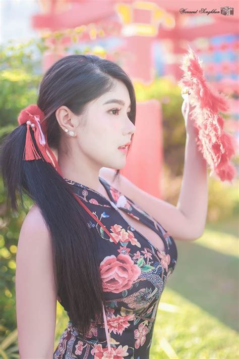Kanyanat puchaneeyakul cực nổi tiếng ở đất nước chùa. Kanyanat Puchaneeyakul happy new year