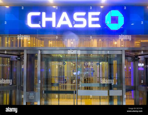 Chase Bank Building Logo Hi Res Stock Photography And Images Alamy