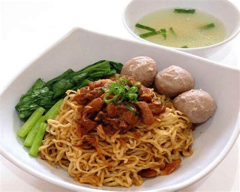 Rasanya gurih dan warnanya putih. 1-Mie-Ayam-pangsit-800 | Hui Chin Kitchen