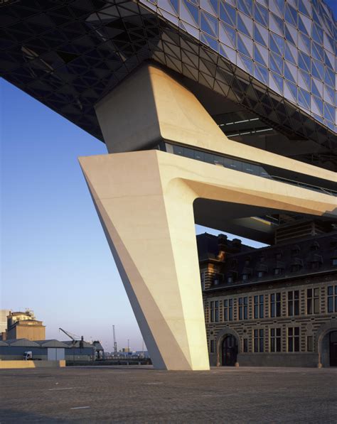 Здание администрации порта Антверпена