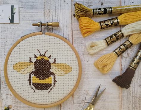 Bee Cross Stitch Pattern Bee Embroidery Mini Cross Stitch | Etsy UK