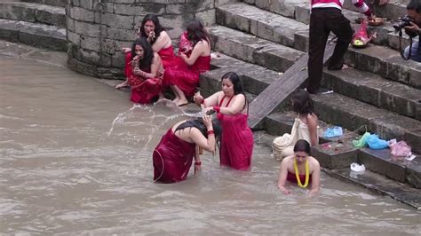 Sali Nadi Holy Bath Nepali Women Festival In Nepal Kathmandu Youtube