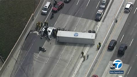 Northbound 5 Freeway Blocked In Glendale After Big Rig Overturns In Lanes Abc7 Los Angeles