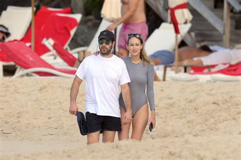 Leelee Sobieski With Her Husband Adam Kimmel On The Beach 18 Gotceleb