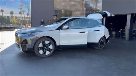 Bmw Unveils Chameleon Like Color Changing Ix Flow Suv At Ces That Uses