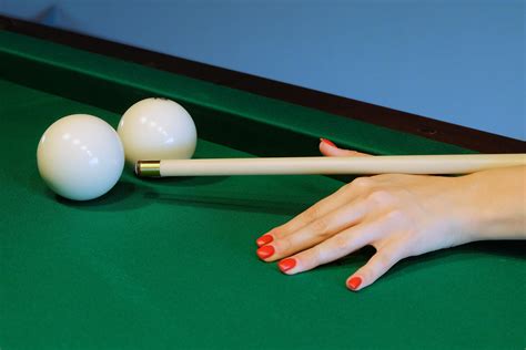 How To Hold A Pool Cue Snooker And Pool Accessories Uk