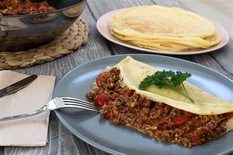 Pfannkuchen mit Gemüse Hackfleischfüllung