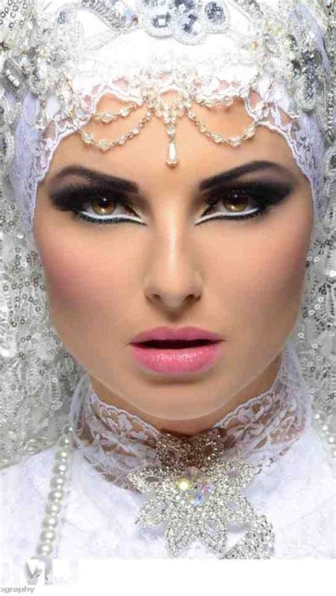 Highlighter is applied to the high points of your face to bring out the best features in you. Arabic Bridal & Party Wear Makeup Tutorial Ideas Step By ...