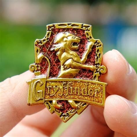 Harry Potter Gryffindor Crest Collectible Lapel Pin Ebay