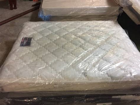 Whether you're looking for a queen mattress with memory foam, innerspring or latex foam, we have what you're looking for. BEAUTYREST 2 SIDED QUEEN MATTRESS | PREMIUM MATTRESSES, A ...