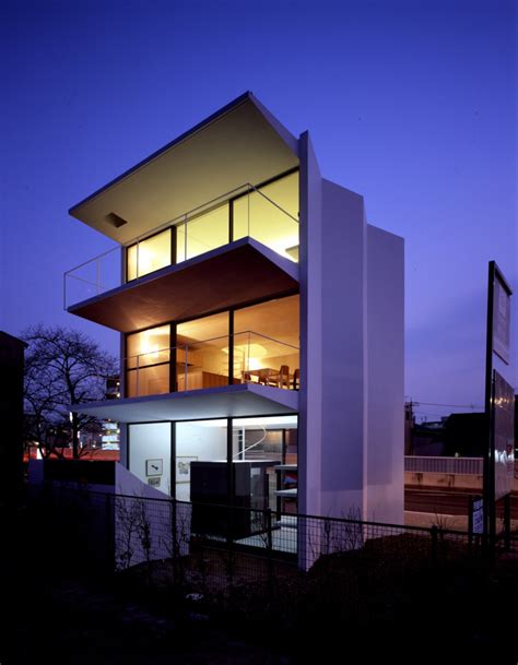 The extra vertical space allows vaulted ceilings, dramatic entryways and amenities like lofts. Suppose Design Office: House in Nagoya 01 | Sgustok Design