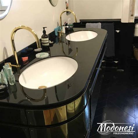 I mobili per il bagno disponibili nello showroom di 2b bagni rappresentano ciò che hai sempre desiderato per la. Mobile bagno su misura con fianchi curvi a Pero Milano
