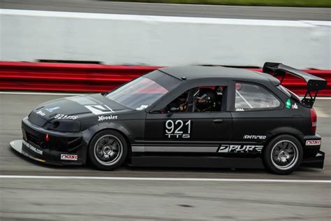A car that may seem like your everyday commuter car, but is as powerful as it's sibling, the integra dc2, which shouldn't be a surprise as this is the first civic to receive honda's glorious. Now THIS is the proper Honda Civic EK9 :) and now all the ...