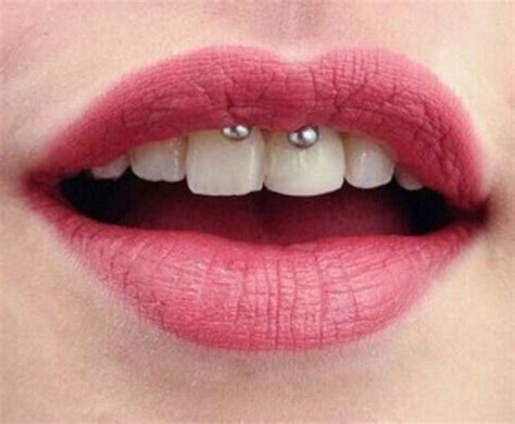 Gabriella Sie Hat Ein Piercing Im Lippenbändchen Mouth Piercings Smiley Piercing Piercing