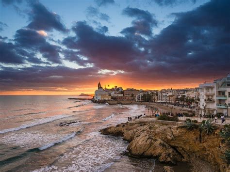 14 Beautiful Spanish Beach Towns To Dream About This Summer Coastal Towns Beach Town Spain