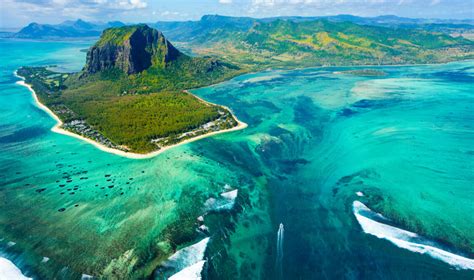 Conheça A Incrível Cachoeira Submersa Localizada Nas Ilhas Maurício