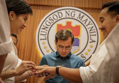 Mayor isko orders closure of manila cemeteries from oct. Manila Mayor Isko Moreno officiates a wedding in his own ...