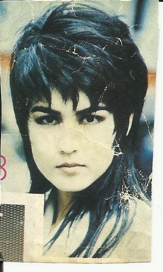 The romantic era of the '70s was all about freedom, which includes a variety of colors and eclectic looks. Haircuts, Joan jett and Mullets on Pinterest