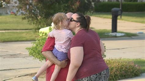 quick thinking 3 year old saves mom from seizure video abc news