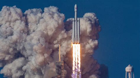 Spacex Falcon Heavy Rocket To Deliver Astrobotic Lander To Moon In 2023