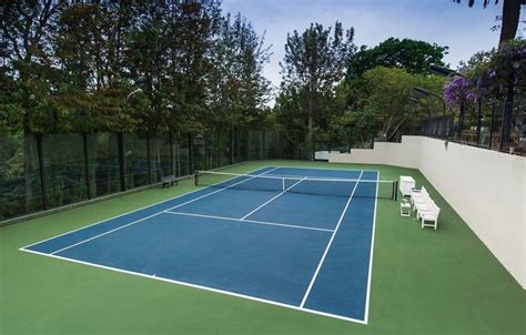 The cost to build a tennis court ranges from $20,000 for a basic court to as much as $200,000 for an elite playing area, but most homeowners pay between $5,200 and $11,000 for the project. 20 Of The Most Enticing Home Tennis Courts | Tennis, Home ...
