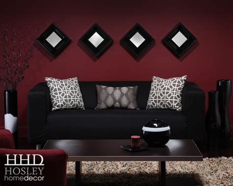 Loving The Red Walls Against The Black And White Diseño De Interiores
