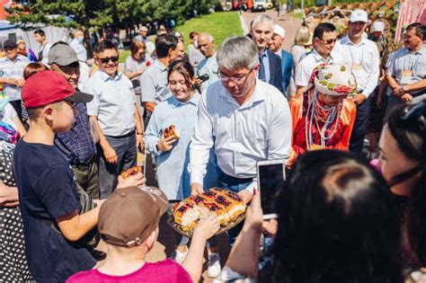 Глава Бурятии полакомился пирогами на фестивале ТОС Байкал Daily