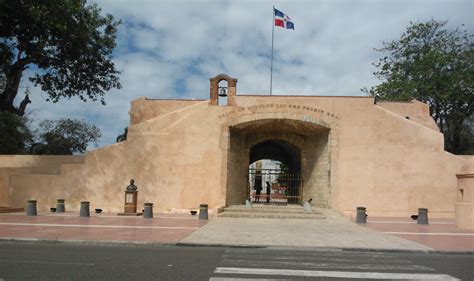 República Dominicana : Los Monumentos Historicos de la Republica Dominicana