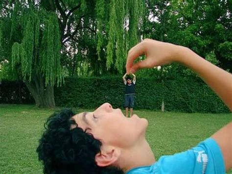 Incredible Forced Perspective Photos 60 Pics