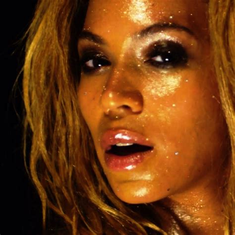 beyonce 1 1 music video i need to copy her all over wet glitter makeup beyonce beyonce music