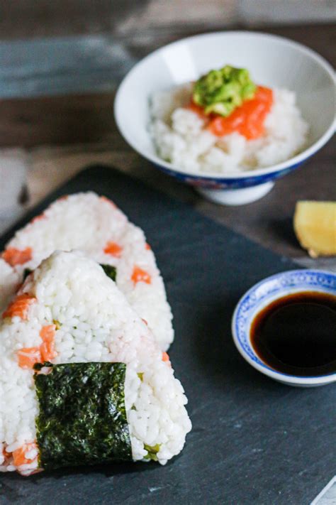 Onigiri Au Saumon Cœur Davocat Les Délices De Marina Sushi Healty