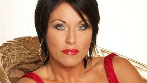 Jessie Wallace Caves In And Agrees To Meet Sex Text Ex Vince Morse