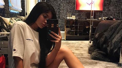 kylie jenner compartió una sexy selfie en ropa interior foto telemundo