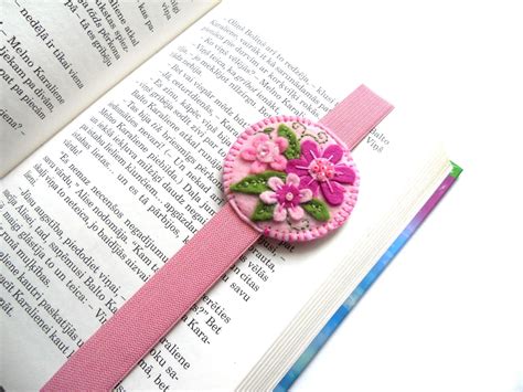 Pin By Hale Dygl On Fabrics And Threads Felt Bookmark Bookmark