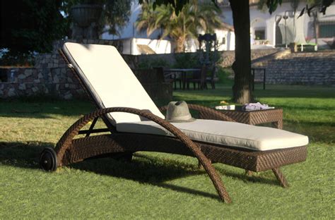 It has 6 adjustable backrest positions for maximum comfort and 2 wheels to make it easy to move around. Atlantis Patio Chaise Lounge with wheels