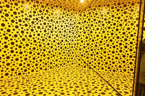 Yayoi Kusama Yellow Polka Dot Infinity Room Stock Image Image Of